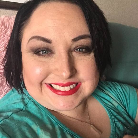 Meet your Posher, Jessica - Picture 1 of 1